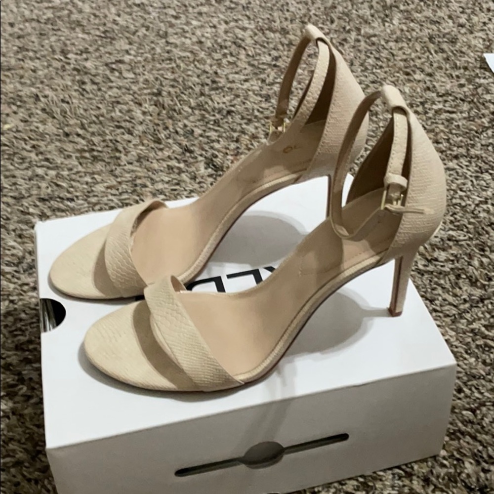 Heels - Picture 2 of 5